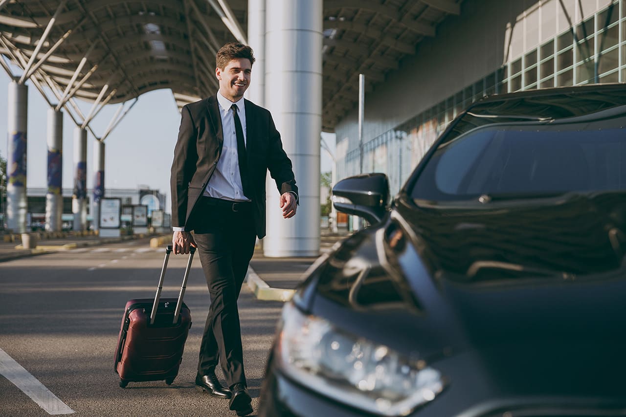 Ein Fahrgast am Flughafen